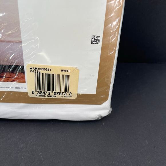 Wamsutta 300 Count Egyptian Sateen White Queen Fitted Sheet - Picture 8 of 8